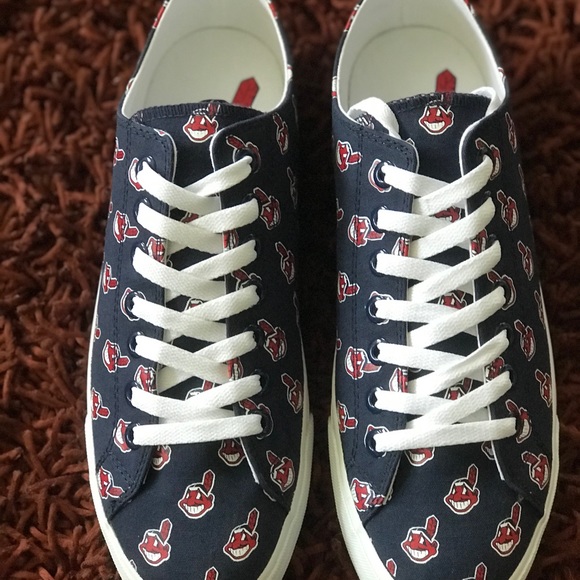 Unisex Cleveland Indians Row One Shoes - Picture 3 of 8